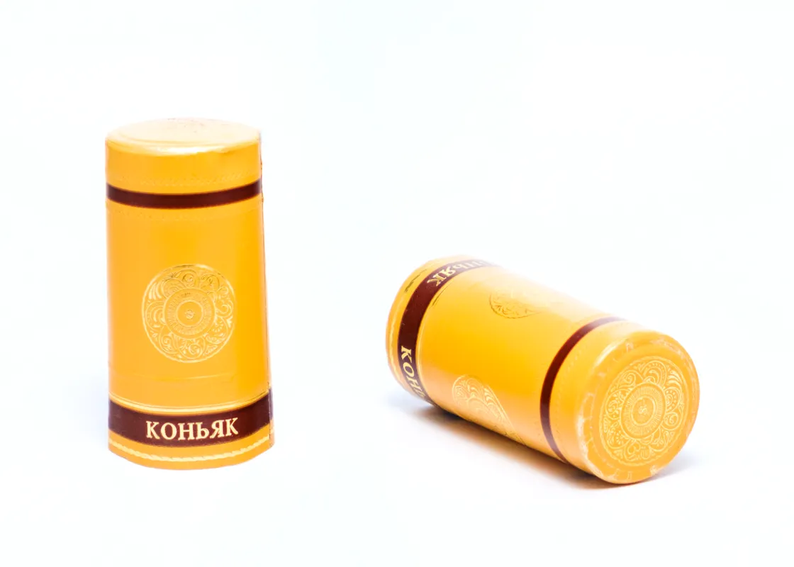 Polylaminate cap